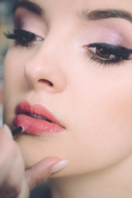 Kosmetik Kosmetik für Damen. Augenbrauen färben und Zupfen